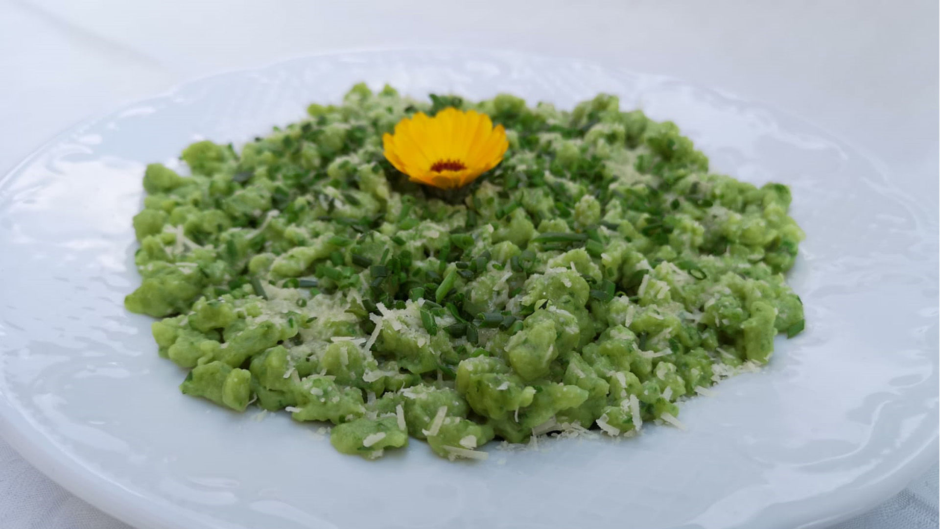 Spinach 'spatzlen' - Typical recipe from South Tyrol